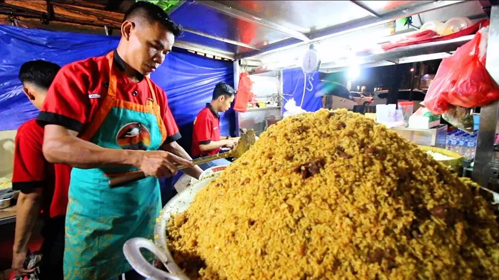 Penjual es alpukat di pinggir jalan