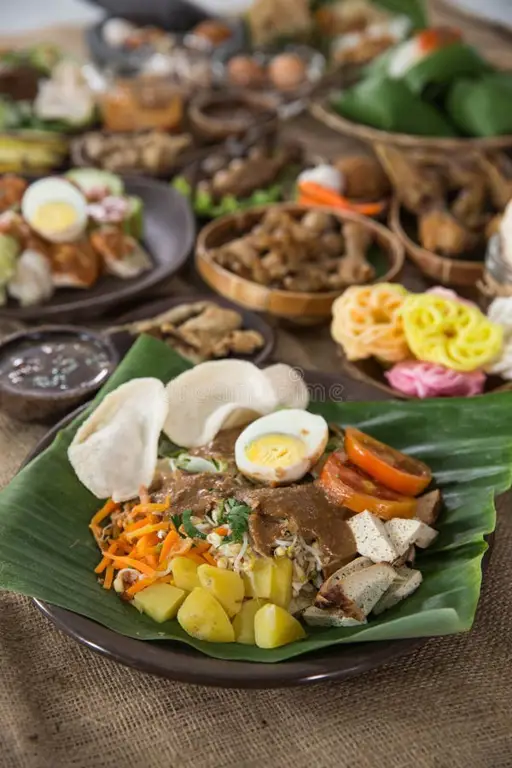 Gambar yang menggambarkan kekayaan kuliner warisan Indonesia