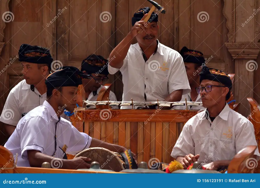 Gamelan Bali yang mengiringi Tari Payas Klasik