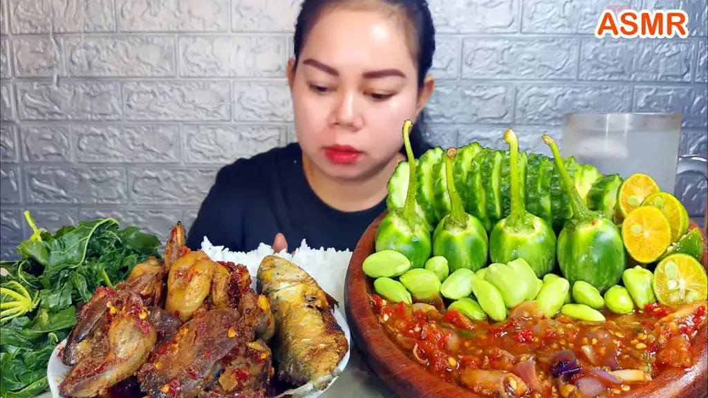 Foto Sambal Pepaya Muda yang terlihat pedas dan menggiurkan