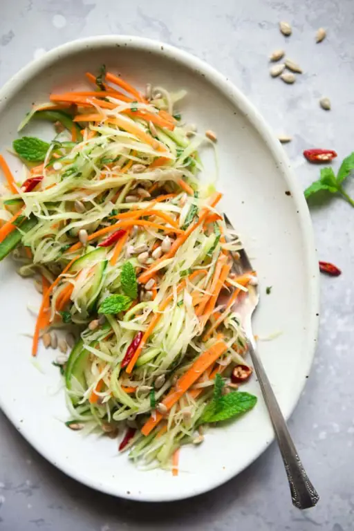 Gambar masakan sayur pepaya muda yang terlihat lezat dan menggugah selera