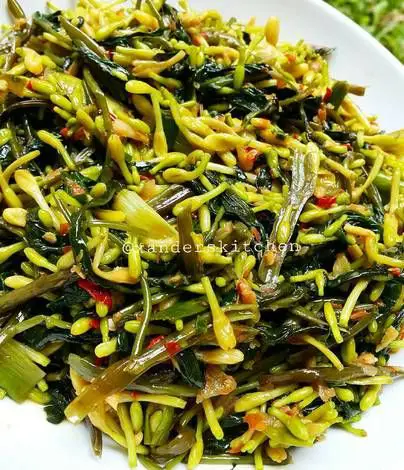 Proses memasak sayur kangkung bunga pepaya