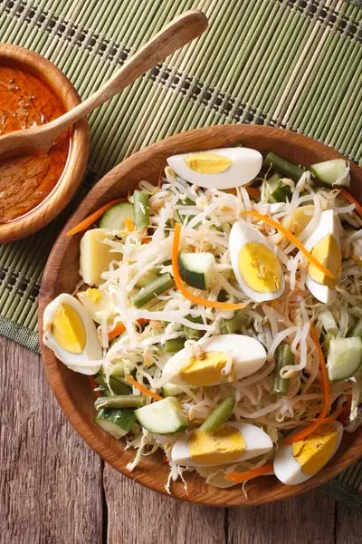 Gado-Gado Daun Pepaya yang Sehat dan Menyegarkan