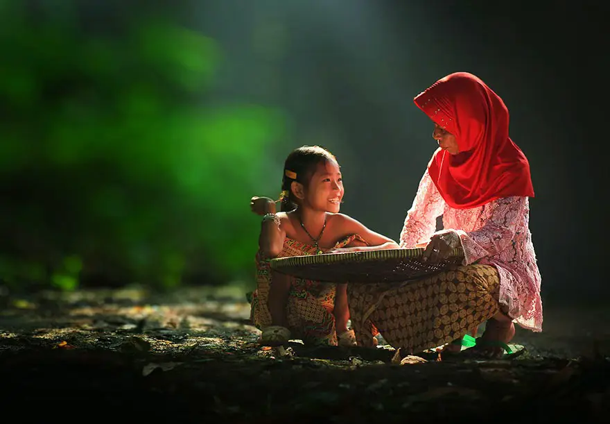 Anak-anak bermain di Kampung Gombol Paya